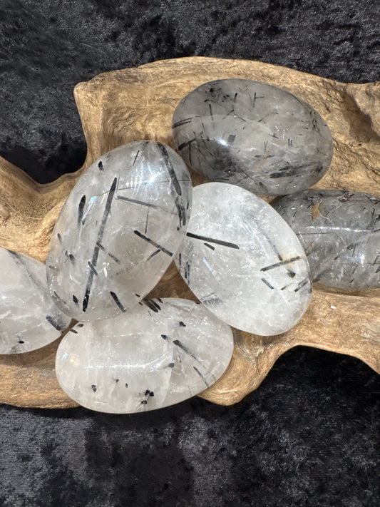 Tourmalinated quartz palm stones
