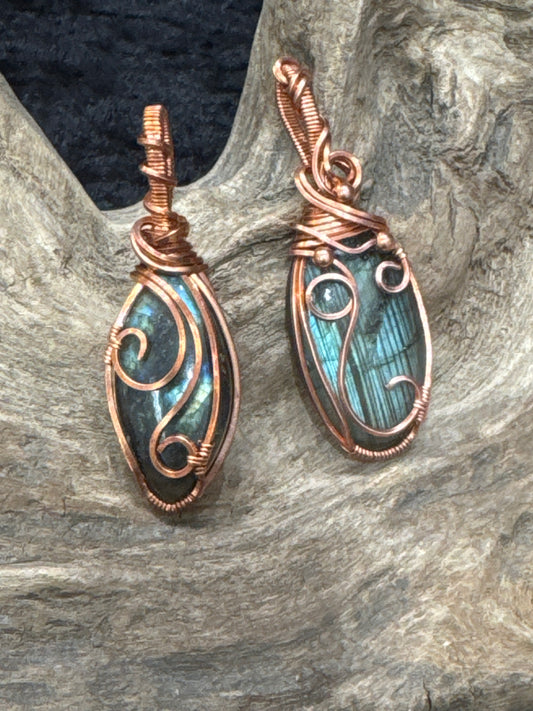Labradorite wire wrapped pendant