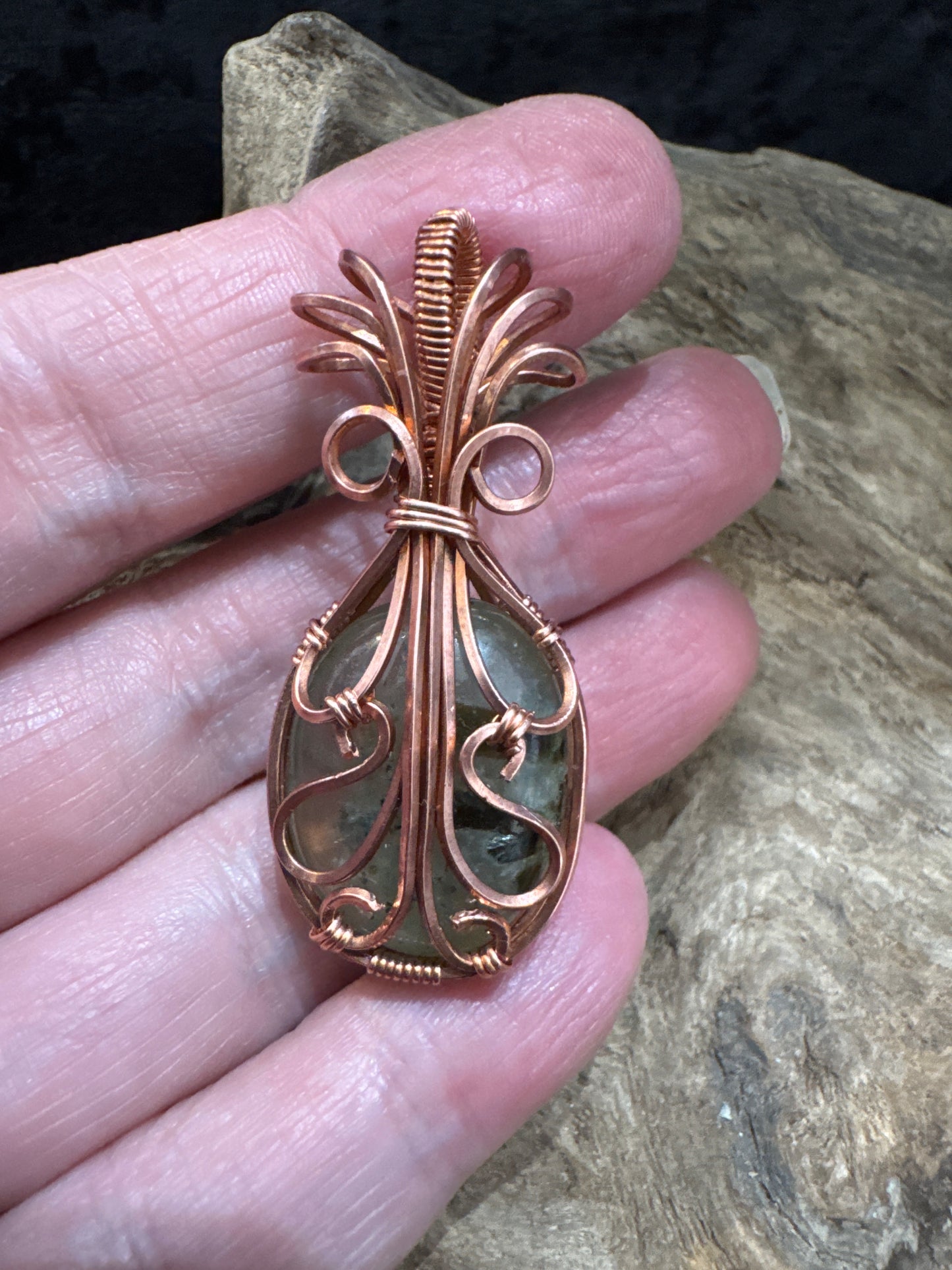 Prehnite wire wrap