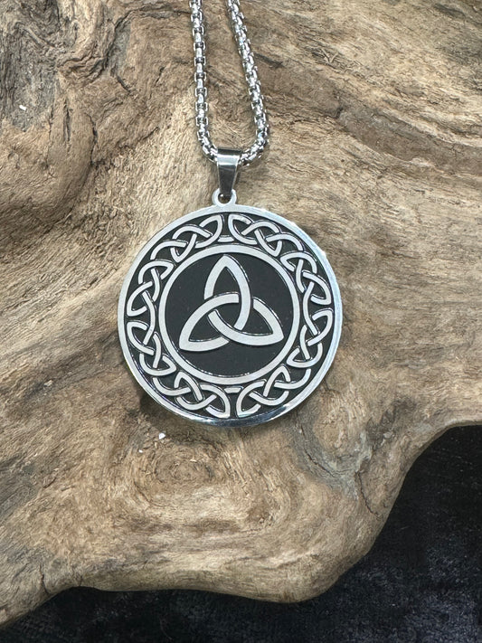Triquetra pendant