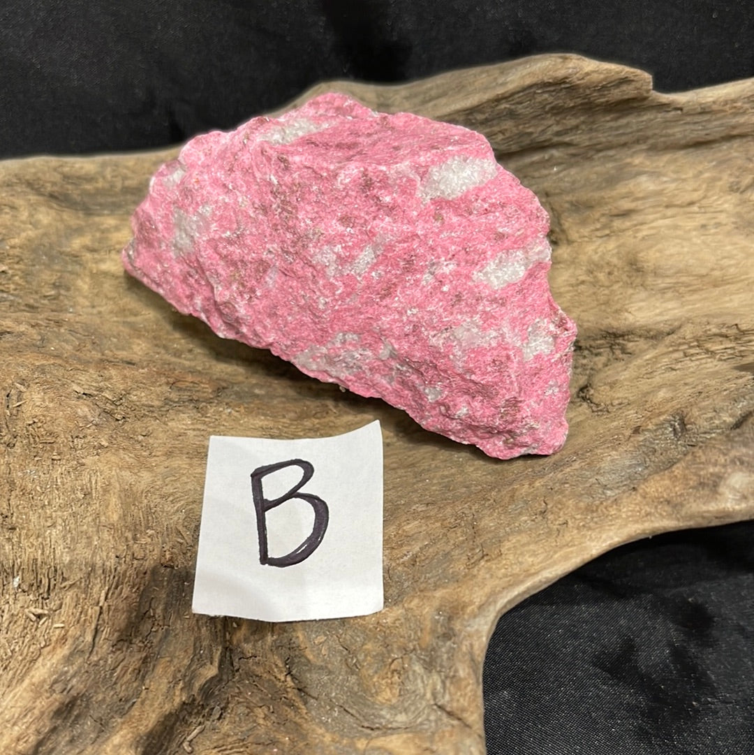 Thulite raw/rough