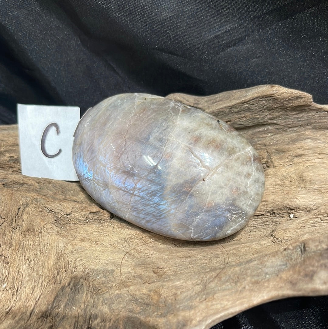 Belomorite moonstone (moonstone sunstone)