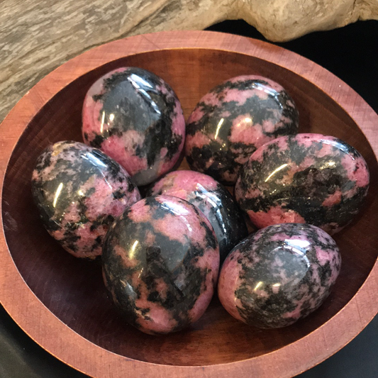 Rhodonite Palm stone