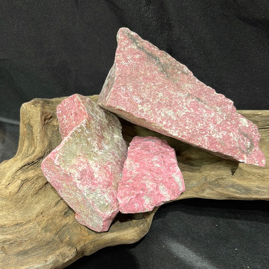 Thulite raw/rough