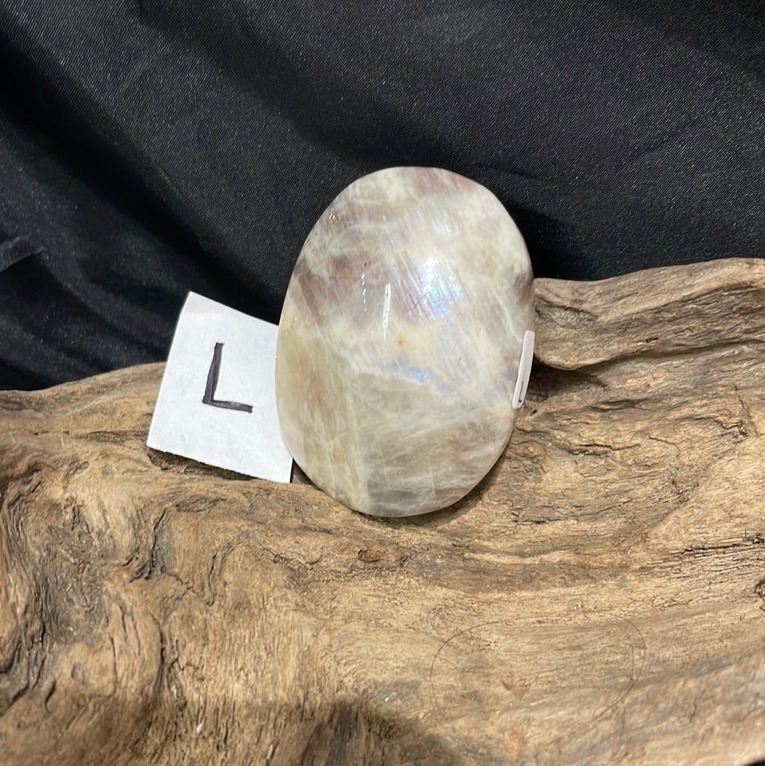 Belomorite moonstone (moonstone sunstone)