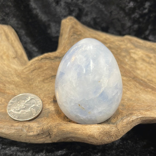 Blue calcite egg