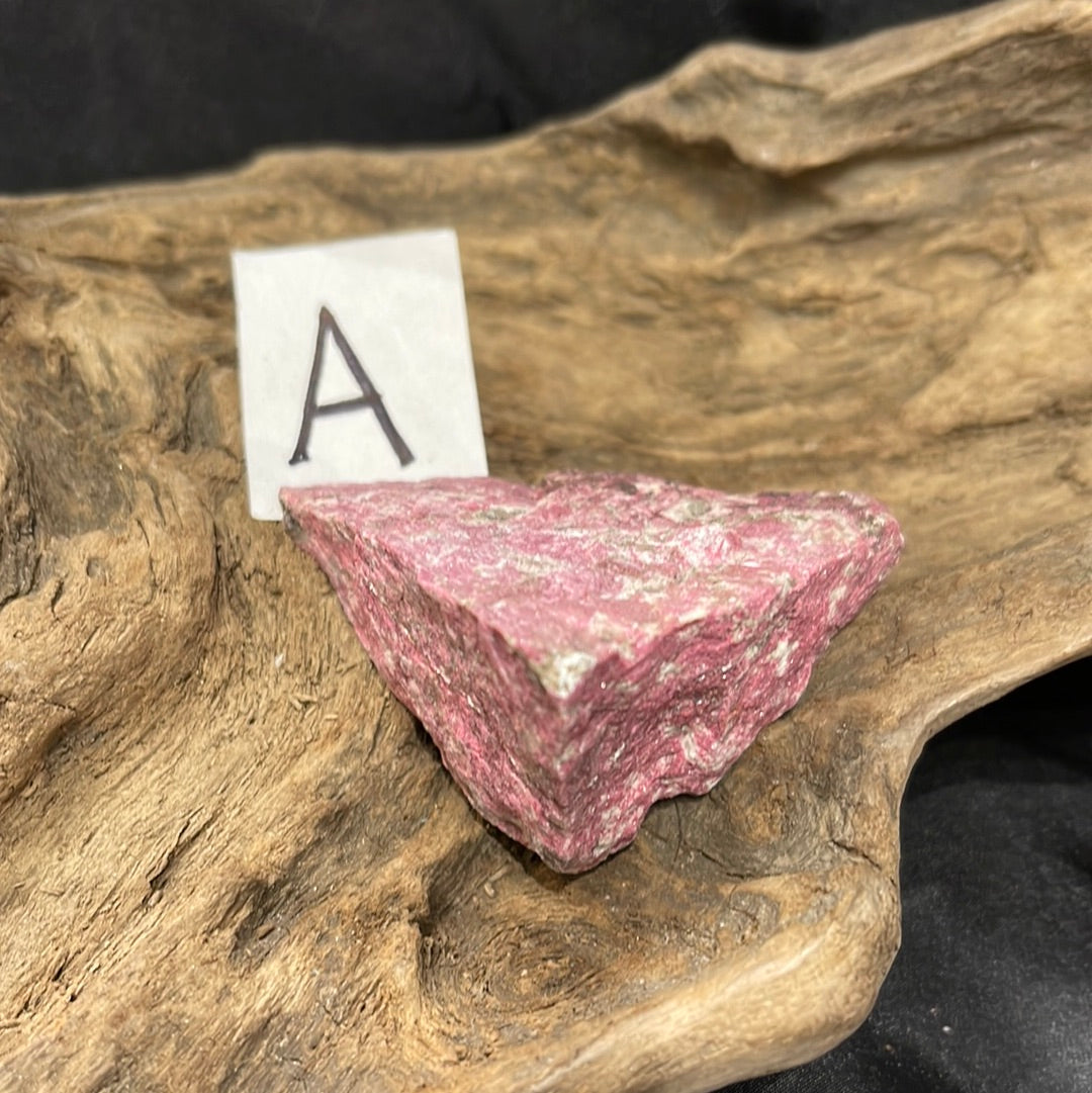 Thulite raw/rough