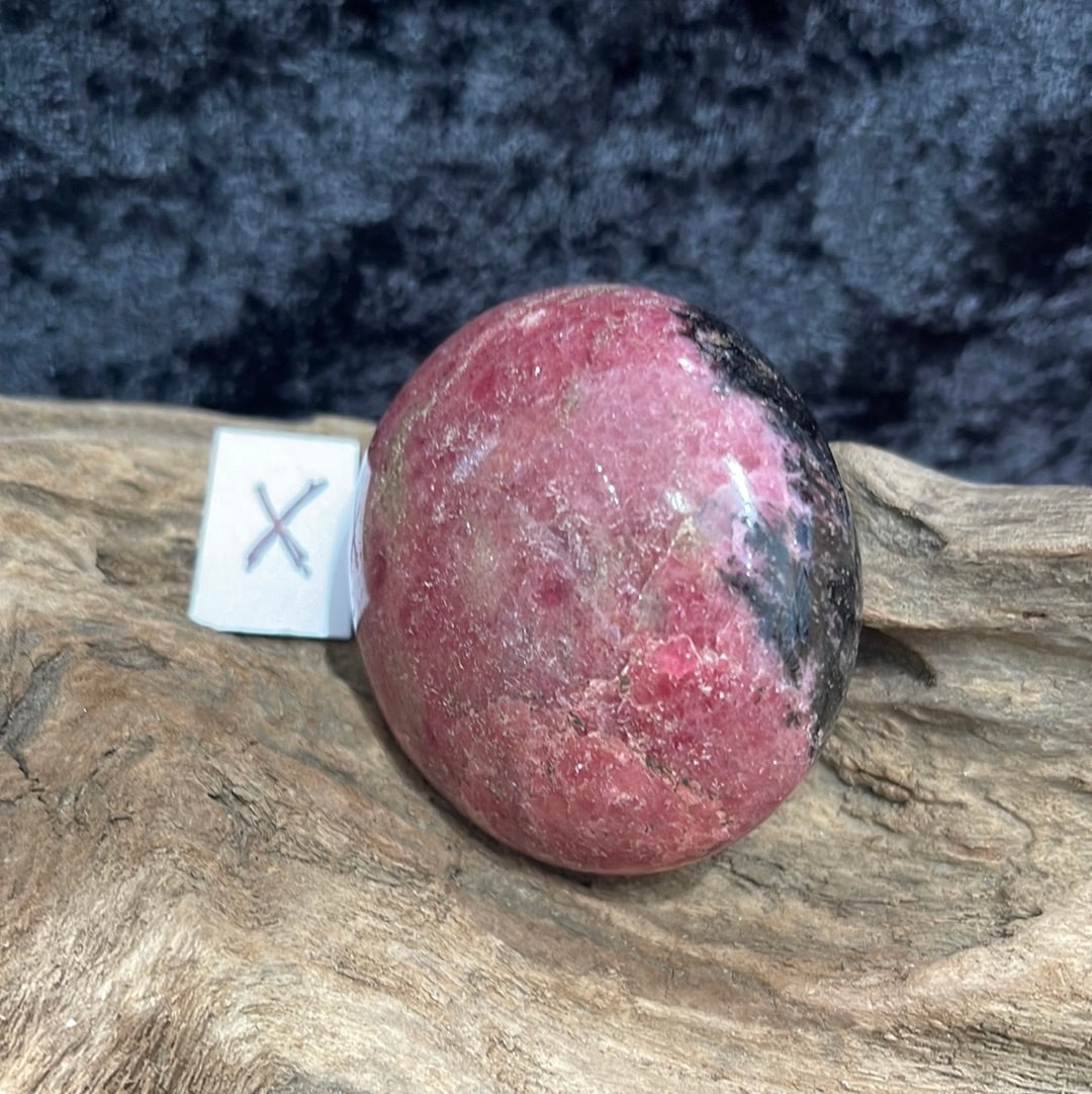 Rhodonite Palm stone