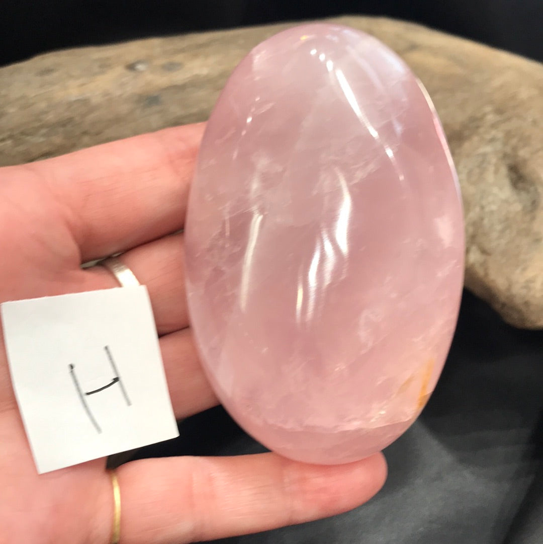 Rose quartz palm stone