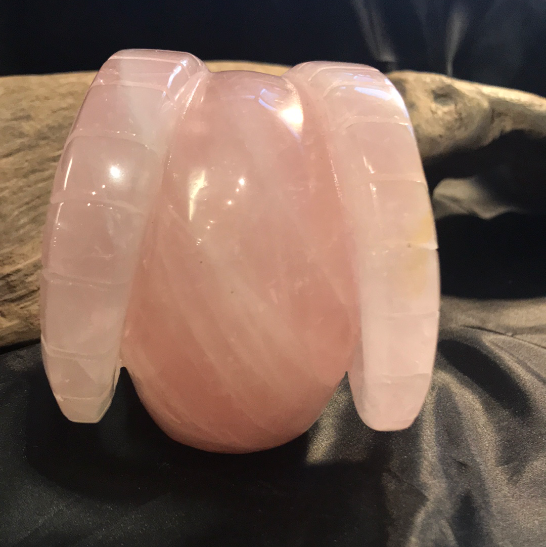 Rose quartz skull with horns