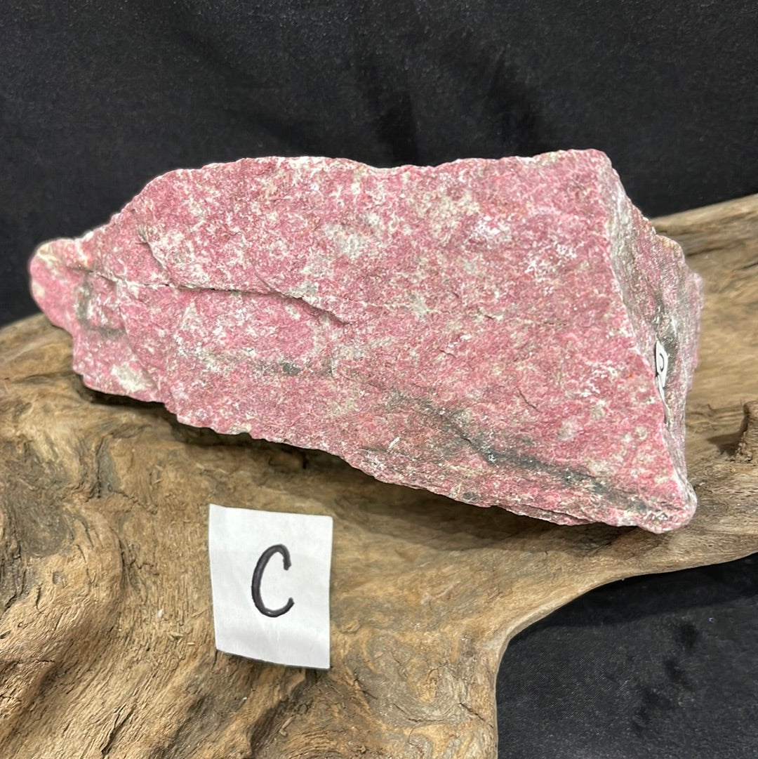 Thulite raw/rough