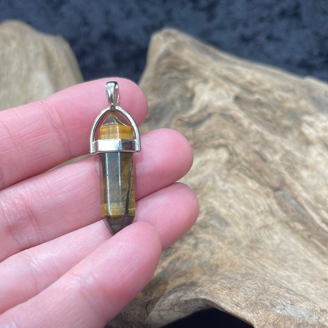 Classic setting crystal pendant