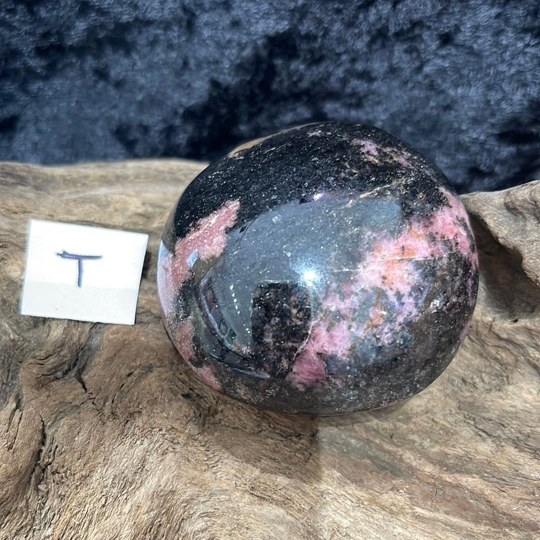 Rhodonite Palm stone