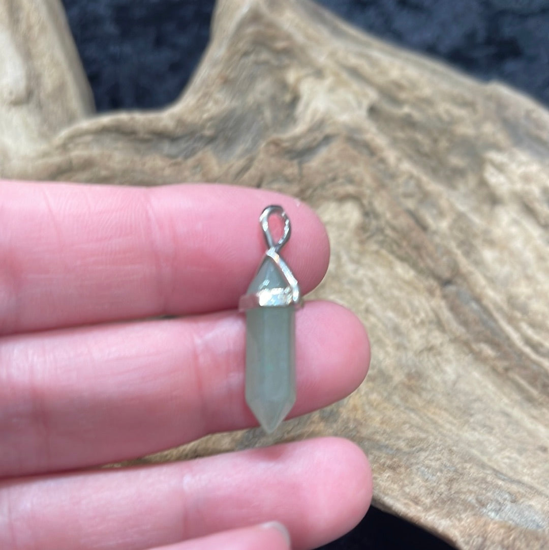 Classic setting crystal pendant