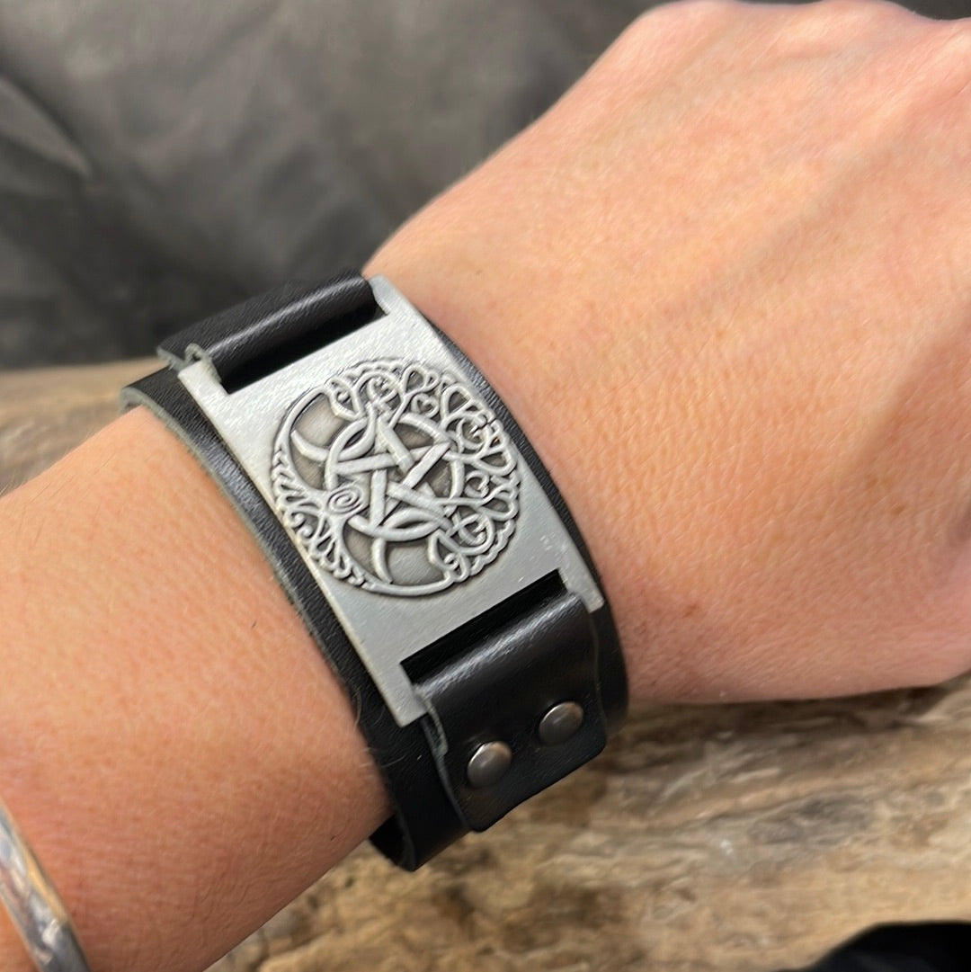 Leather snap bracelets