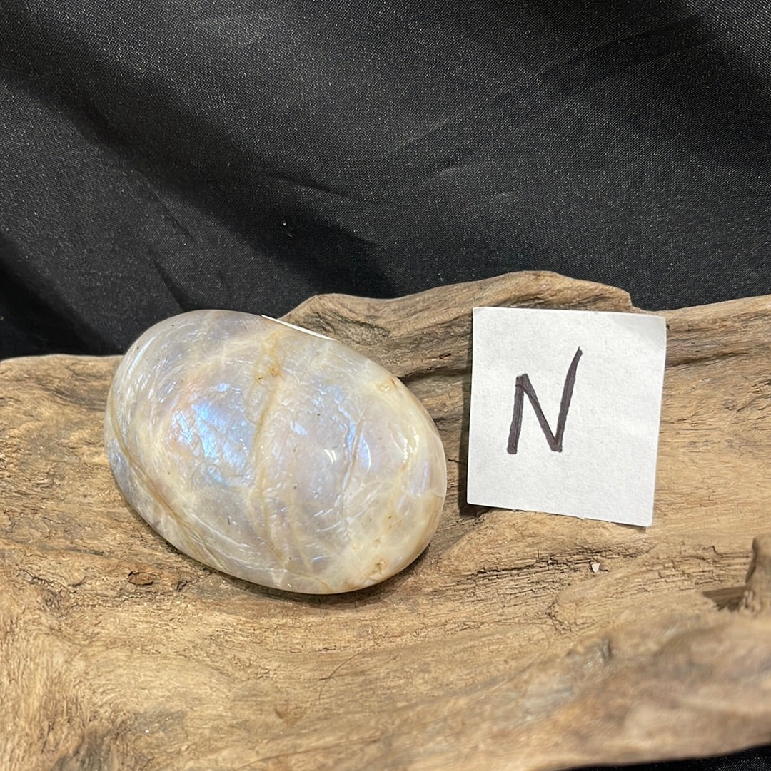 Belomorite moonstone (moonstone sunstone)