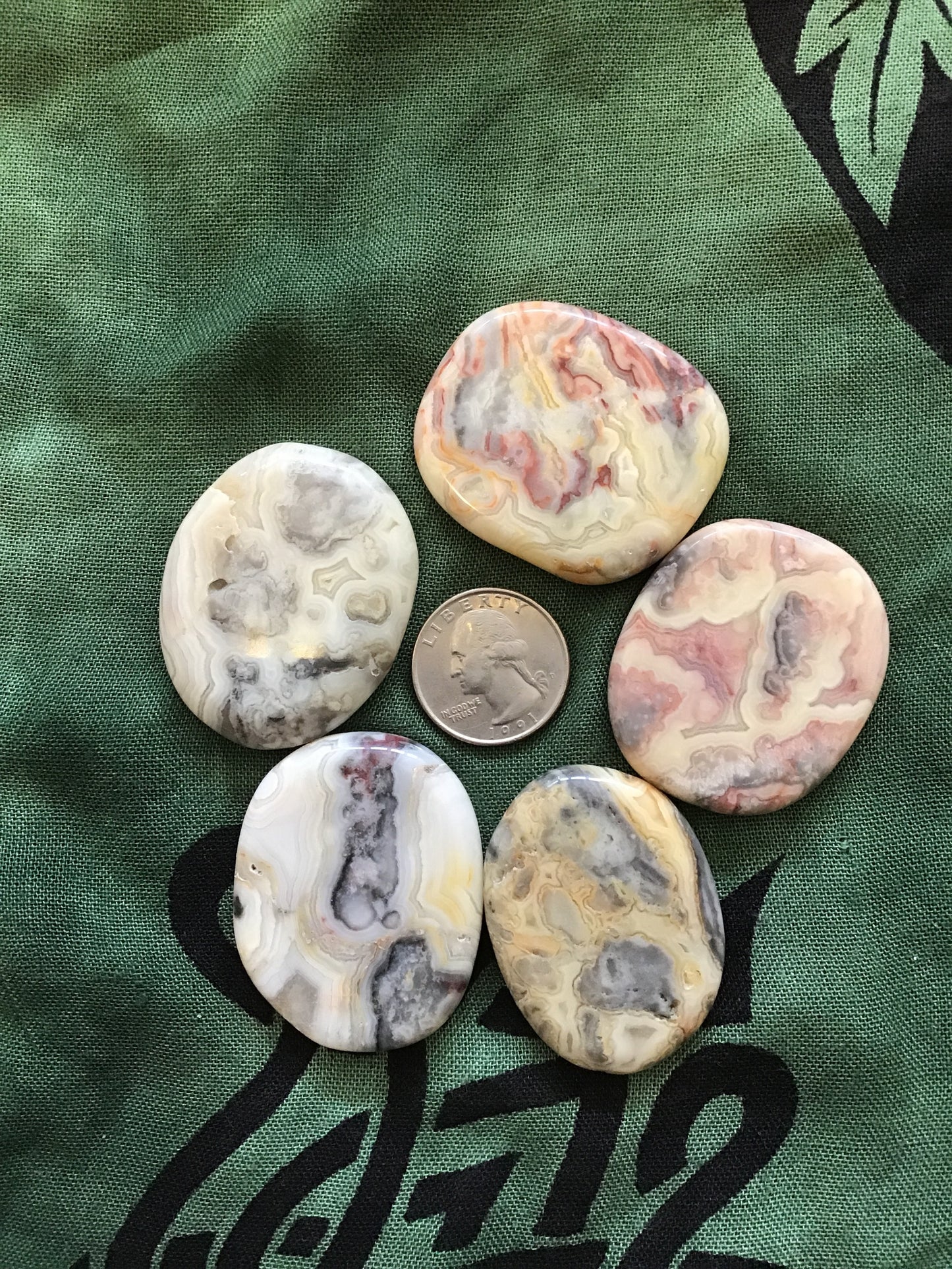 Crazy lace agate disk