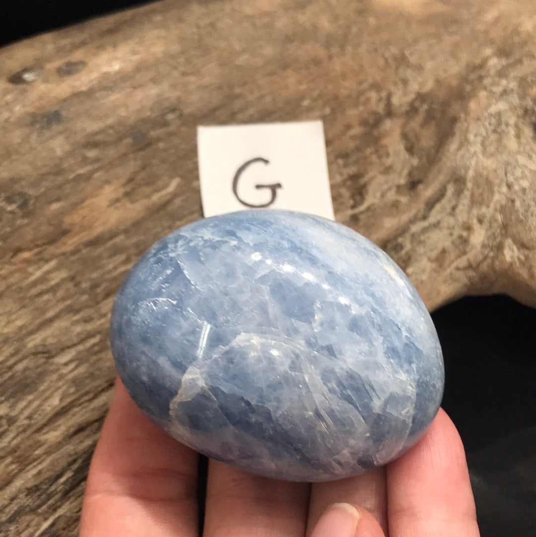 Blue calcite palm stones gallet
