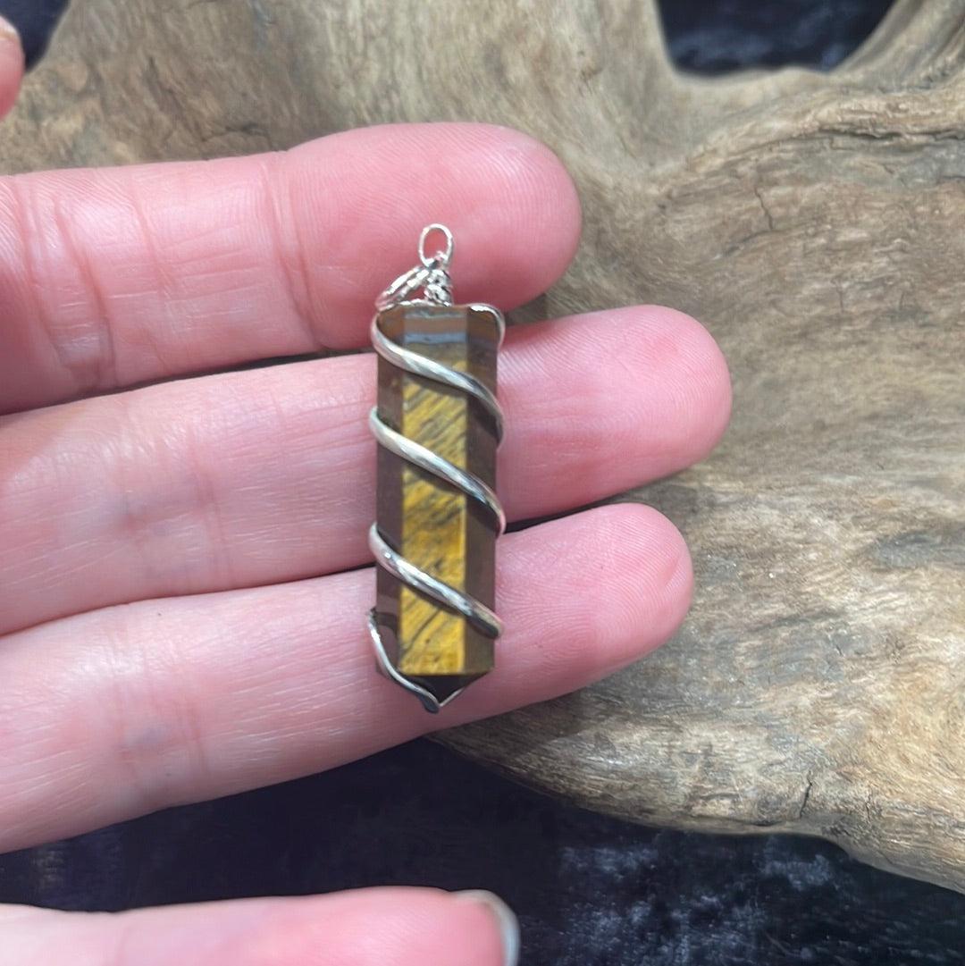 Spiral wrapped crystal pendants