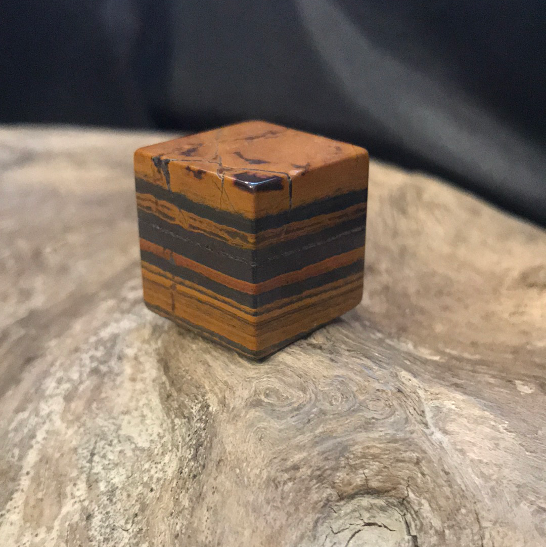 Tiger eye cubes