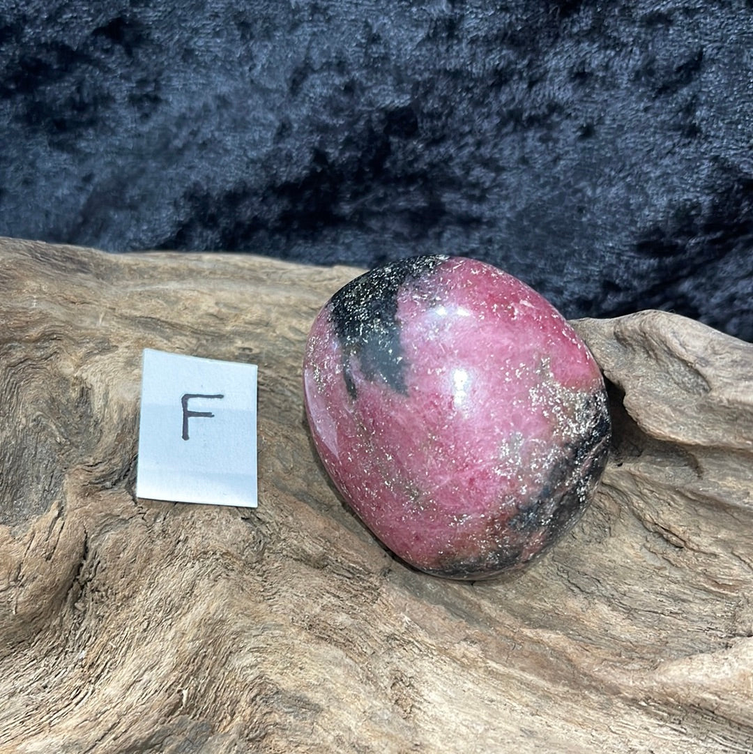 Rhodonite Palm stone