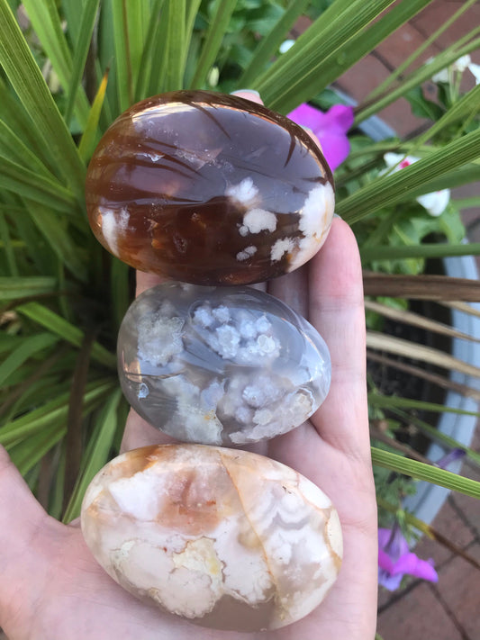 Flower agate palm stone