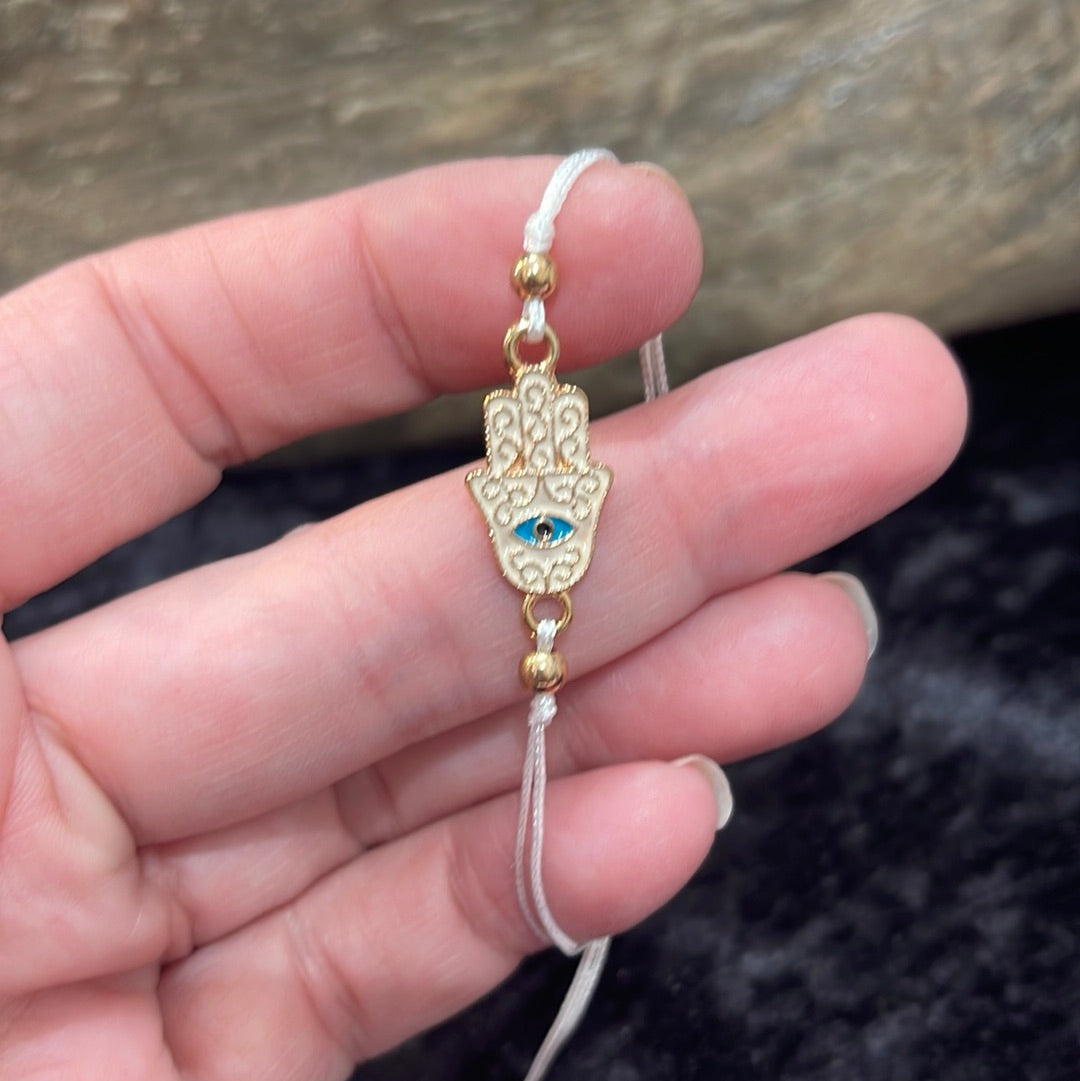 Adjustable string bracelet