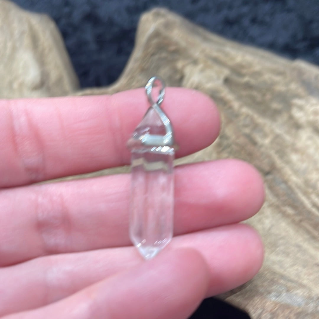 Classic setting crystal pendant