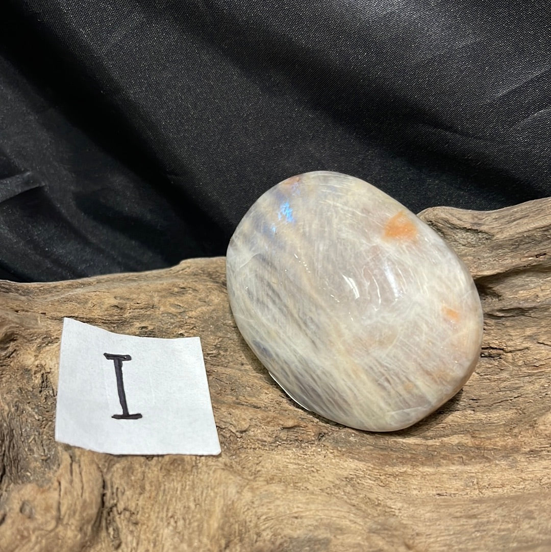 Belomorite moonstone (moonstone sunstone)