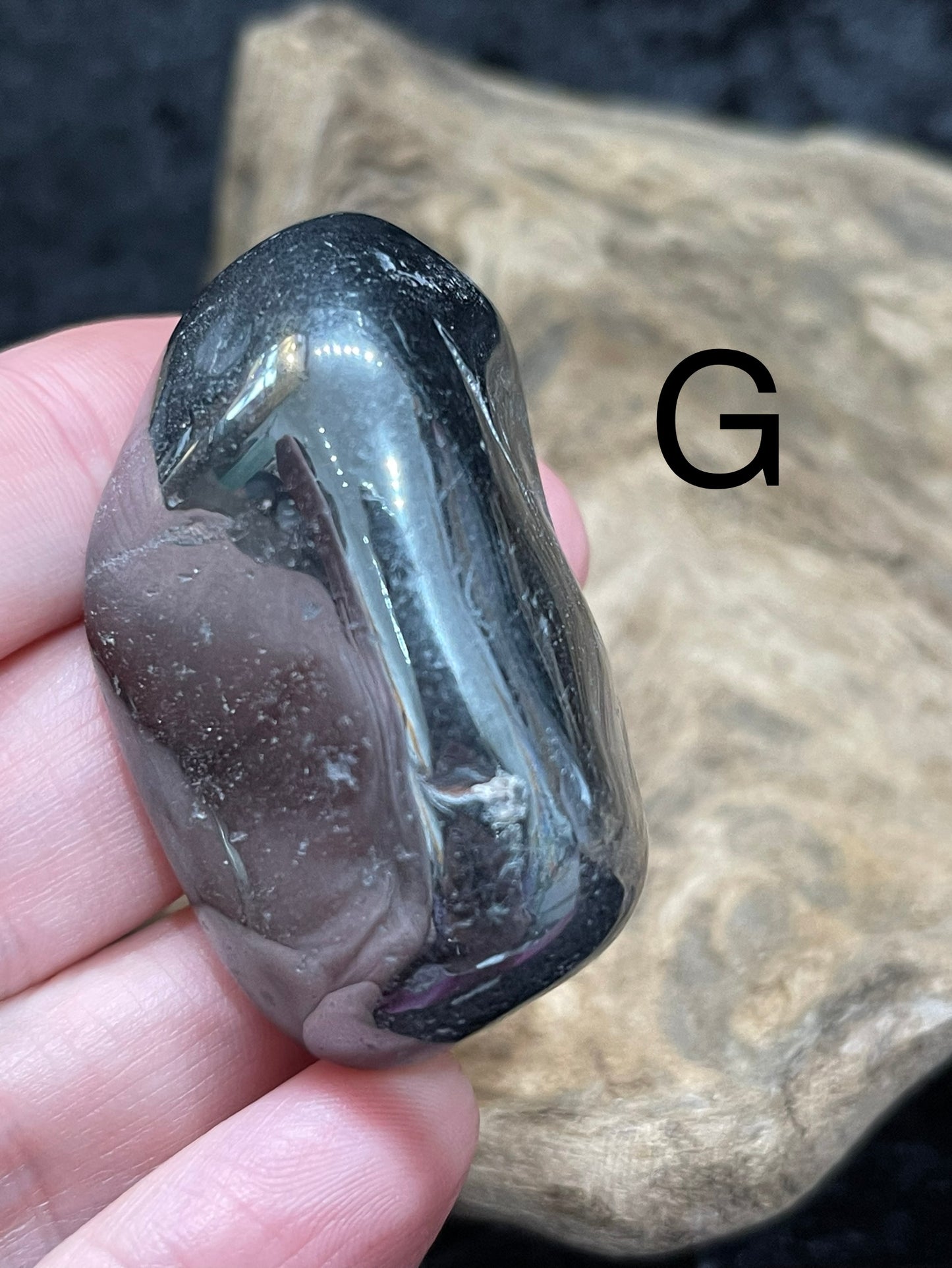 Hematite palm stone