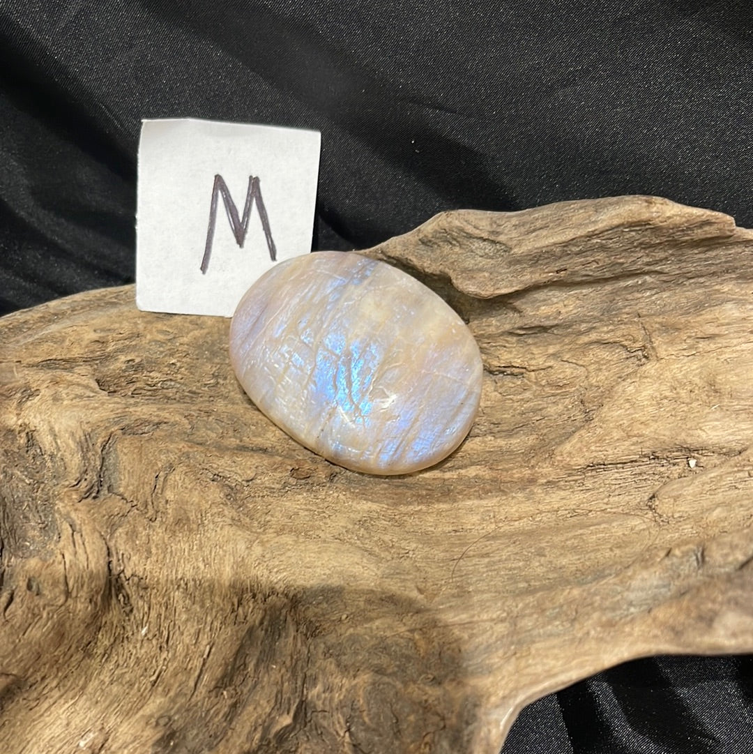 Belomorite moonstone (moonstone sunstone)