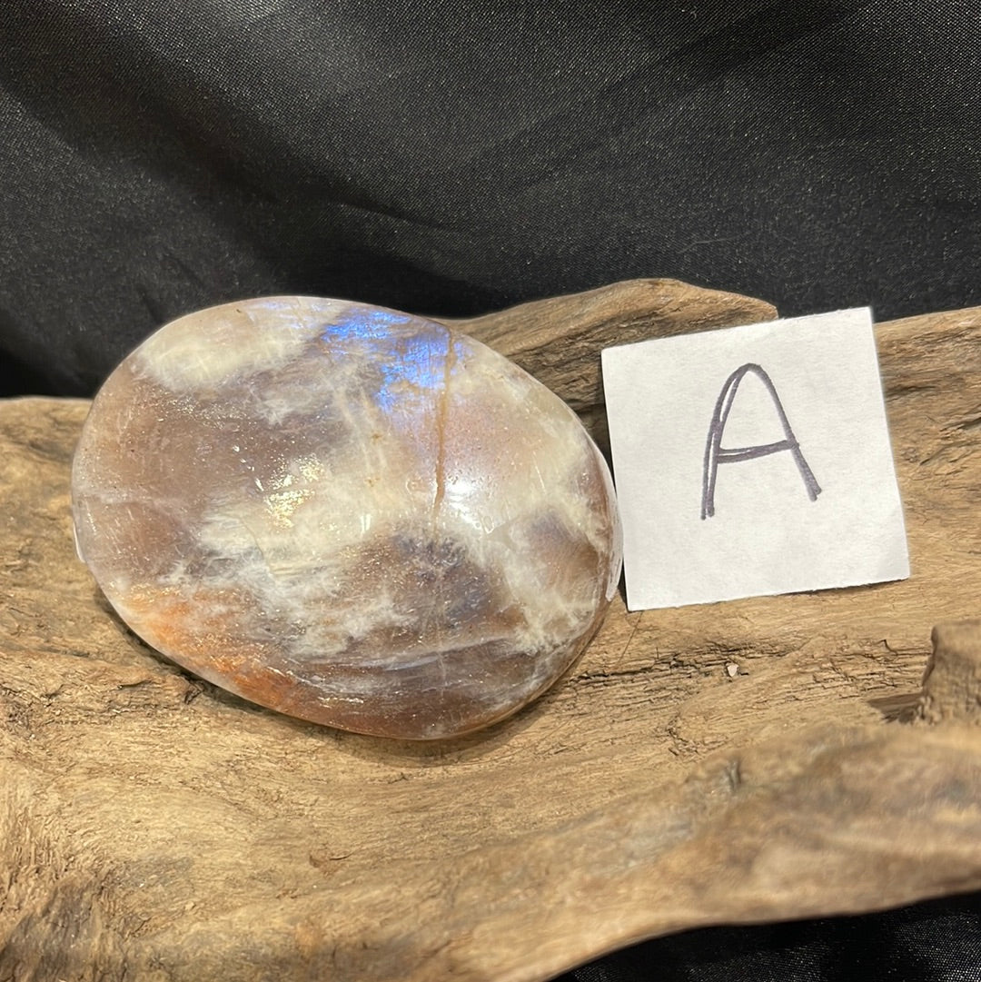 Belomorite moonstone (moonstone sunstone)