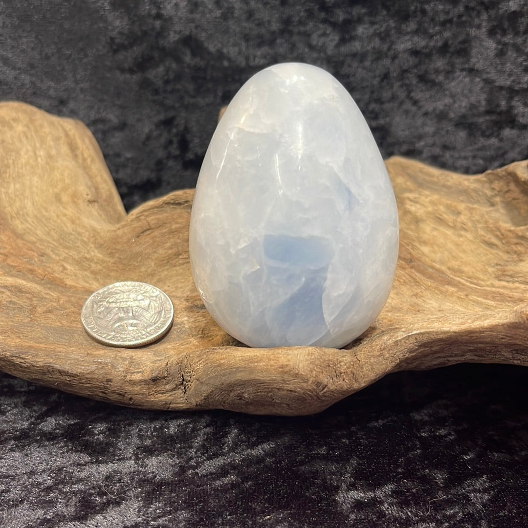 Blue calcite egg