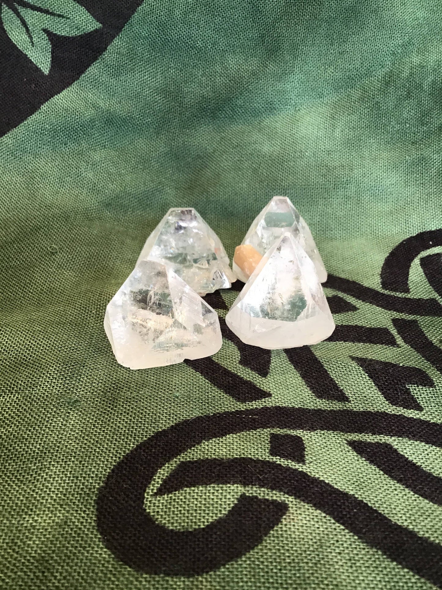Apophyllite tips