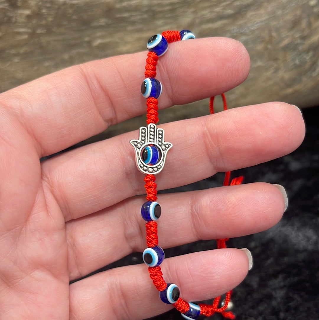 Adjustable string bracelet