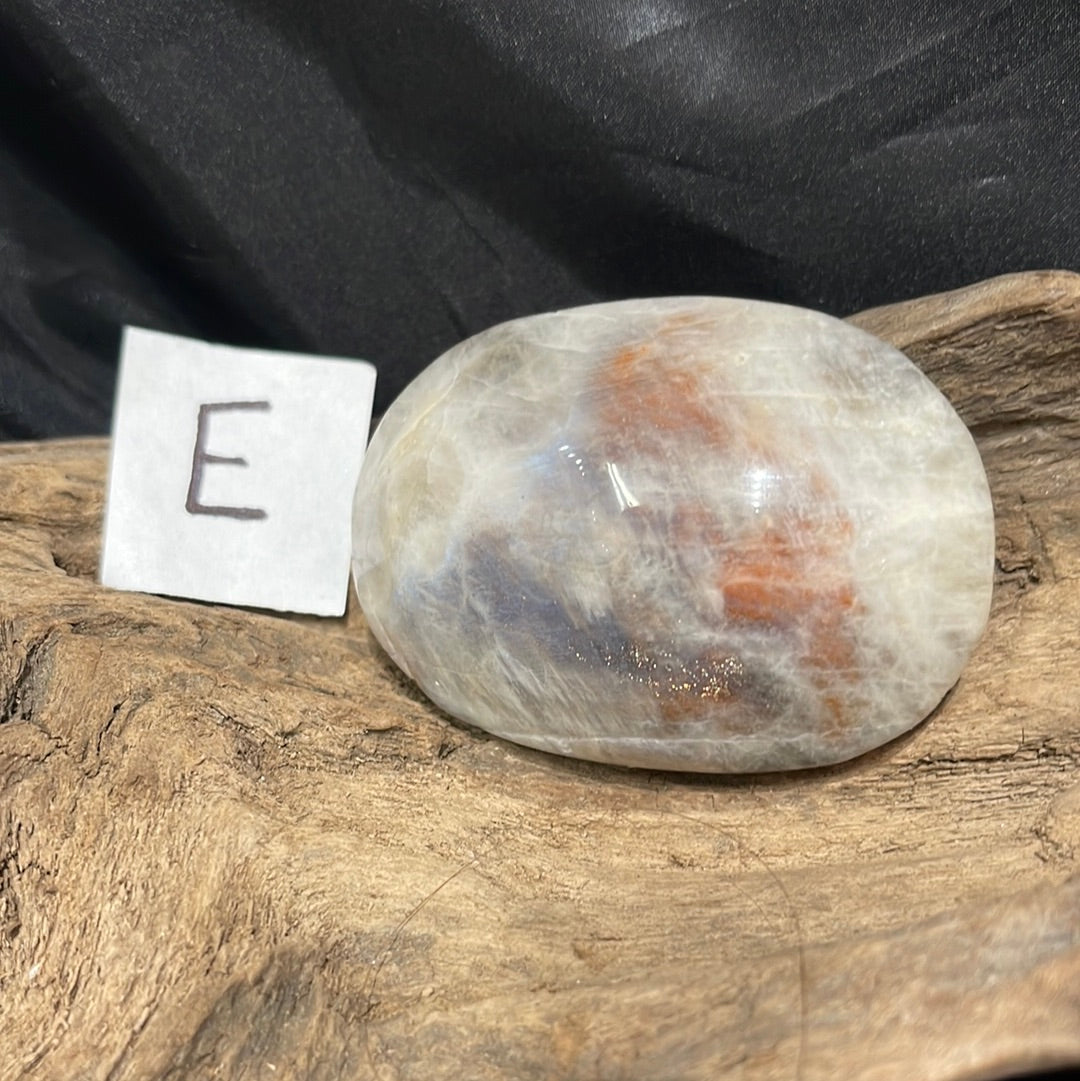 Belomorite moonstone (moonstone sunstone)