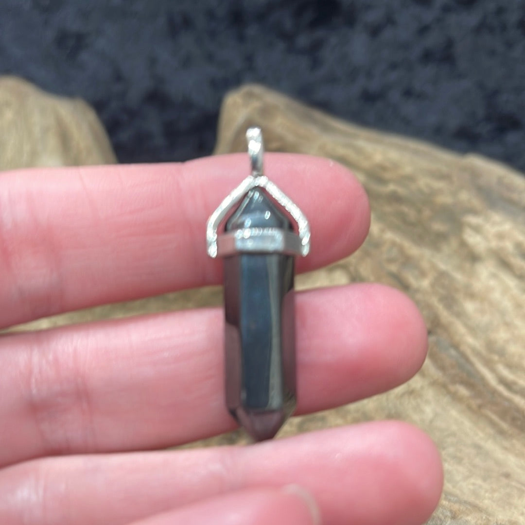 Classic setting crystal pendant