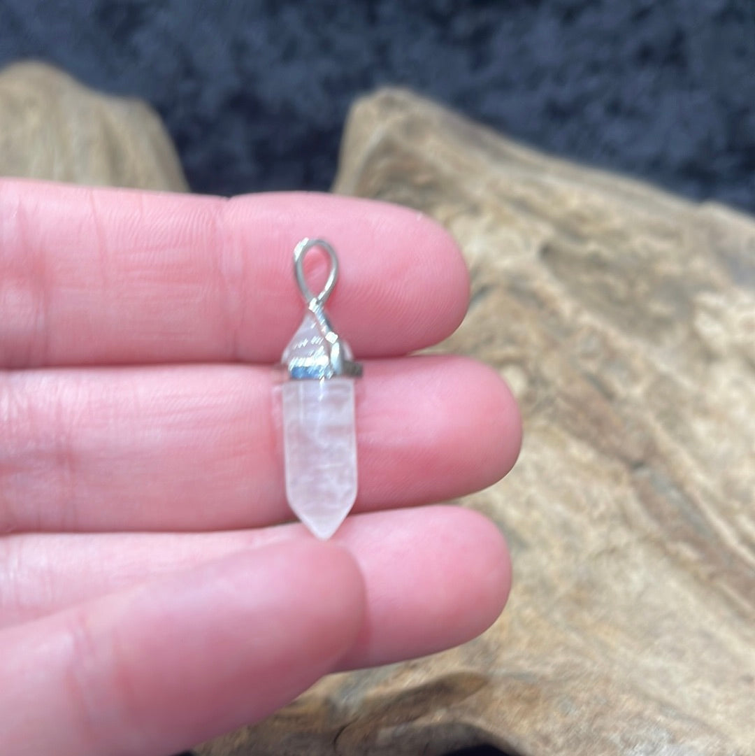 Classic setting crystal pendant