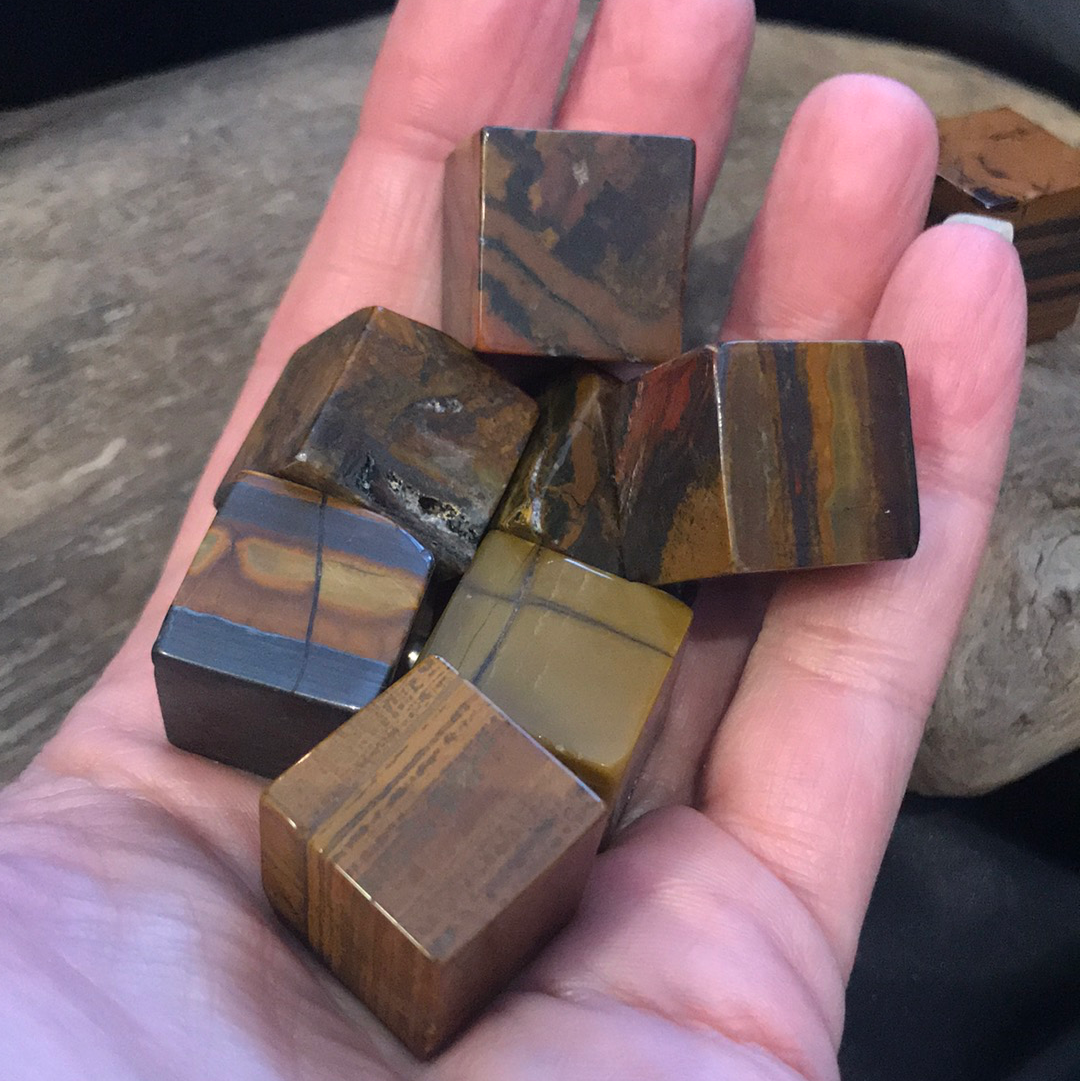 Tiger eye cubes