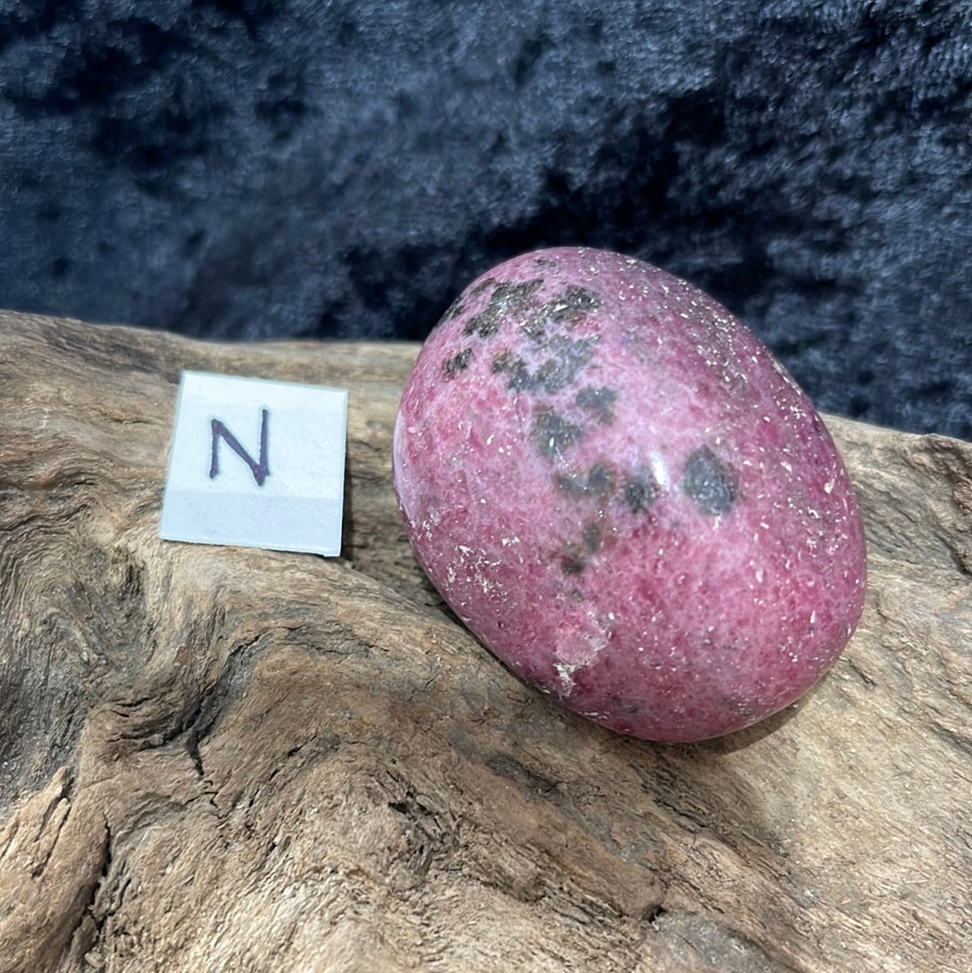 Rhodonite Palm stone