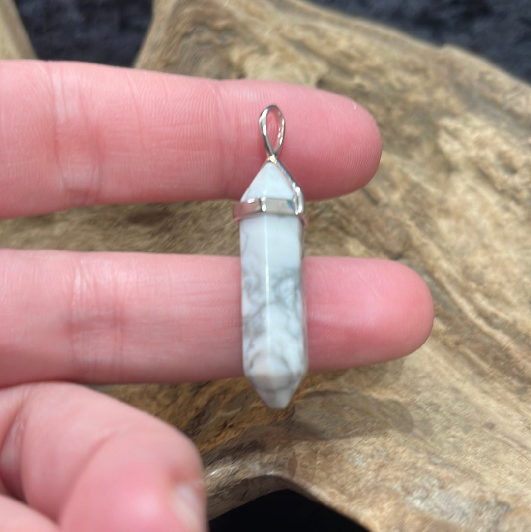 Classic setting crystal pendant