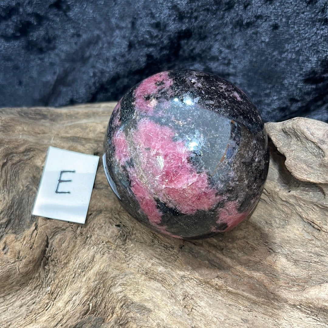 Rhodonite Palm stone