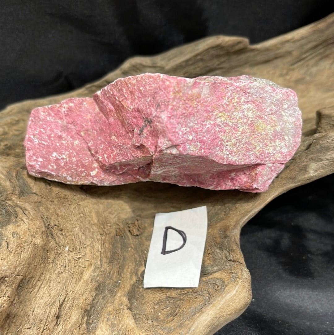 Thulite raw/rough