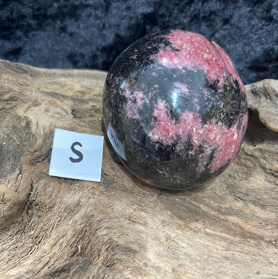 Rhodonite Palm stone