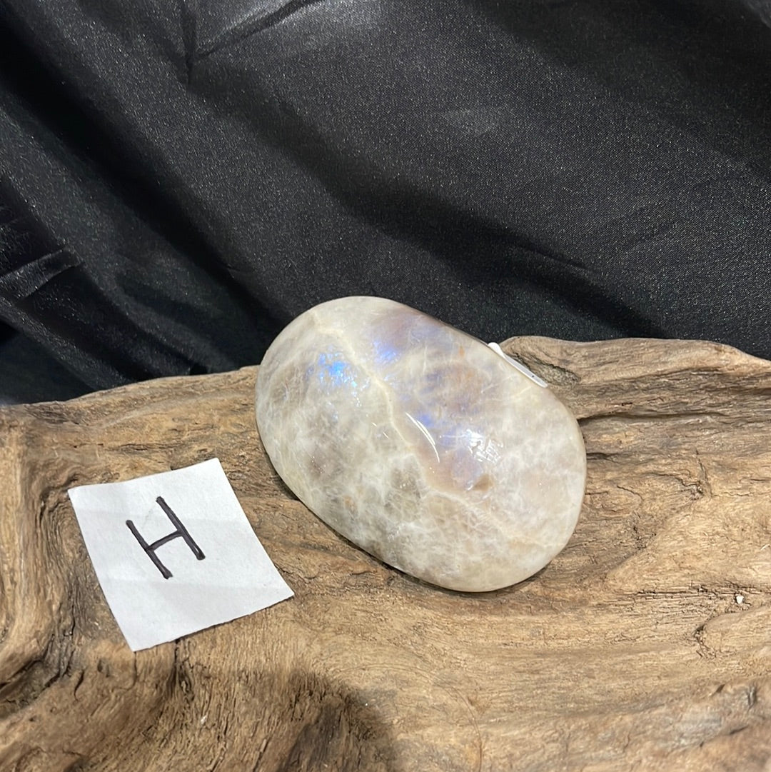 Belomorite moonstone (moonstone sunstone)