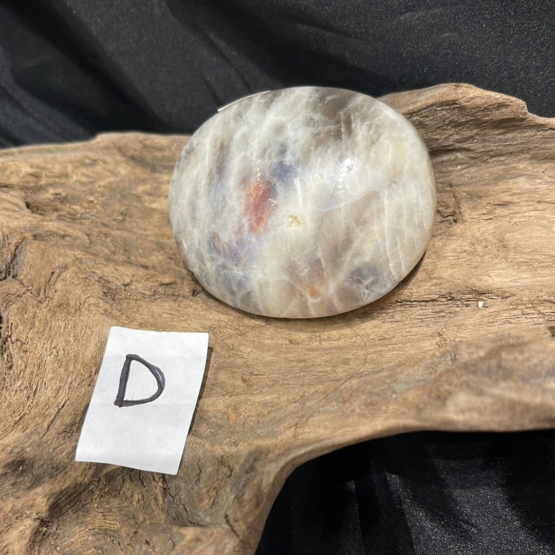 Belomorite moonstone (moonstone sunstone)