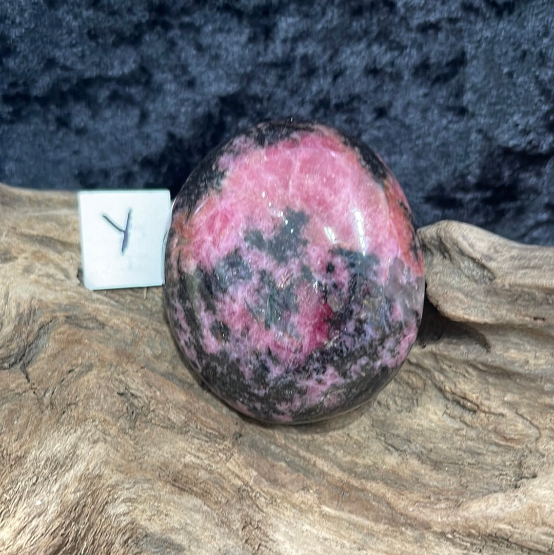 Rhodonite Palm stone