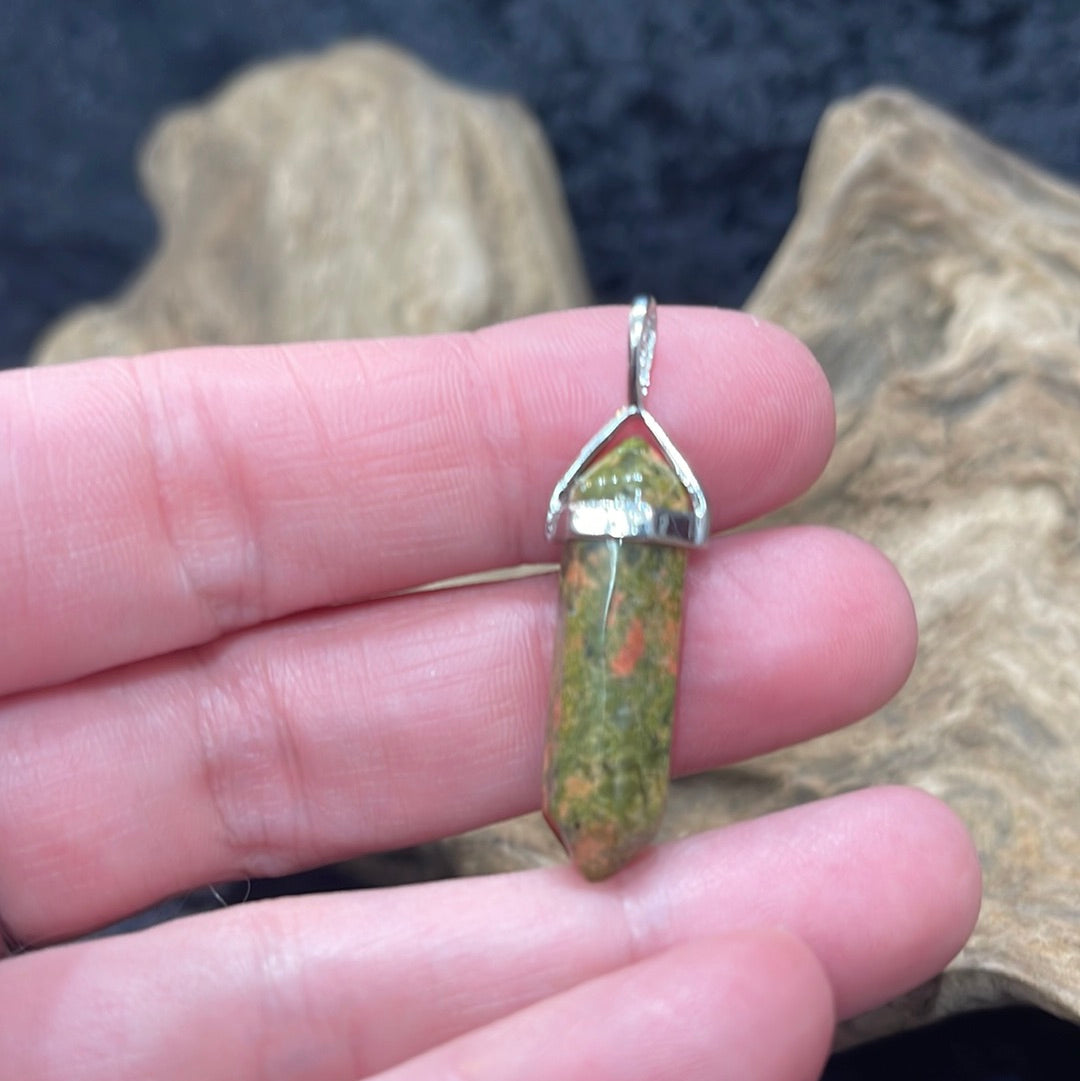 Classic setting crystal pendant