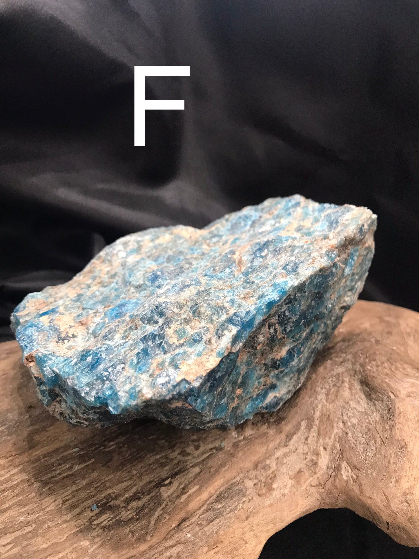 Blue Apatite - raw/rough