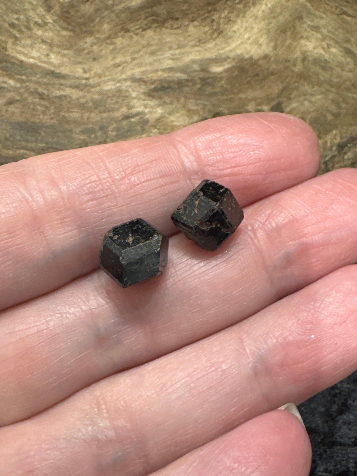 Black Garnet (Melanite) – Raw